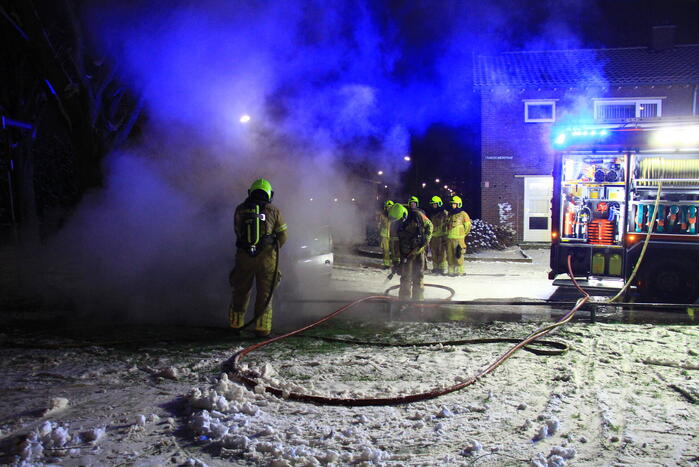 Personen auto volledig uitgebrand