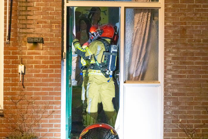 Flinke vlammen bij uitslaande woningbrand