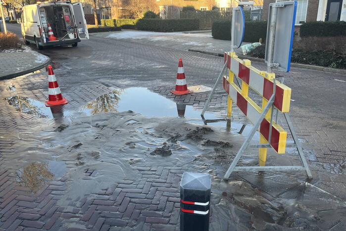 Straat afgezet vanwege waterleidingbreuk