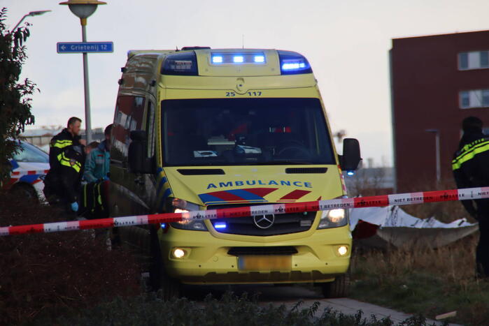 Persoon overleden na val uit raam