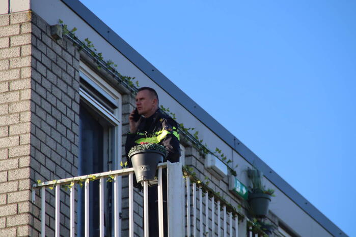 Persoon overleden na val uit raam