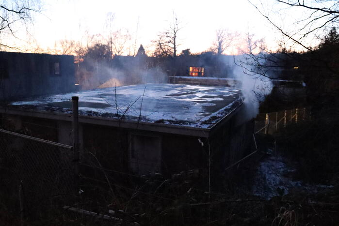 Rookontwikkeling door brand in schuur