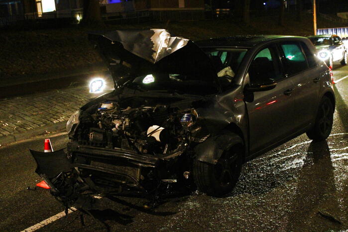 Schade bij botsing tussen twee voertuigen
