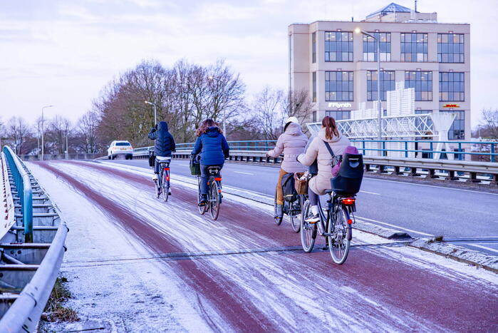 Keistad bedekt onder dun laagje sneeuw