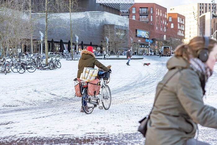 Keistad bedekt onder dun laagje sneeuw