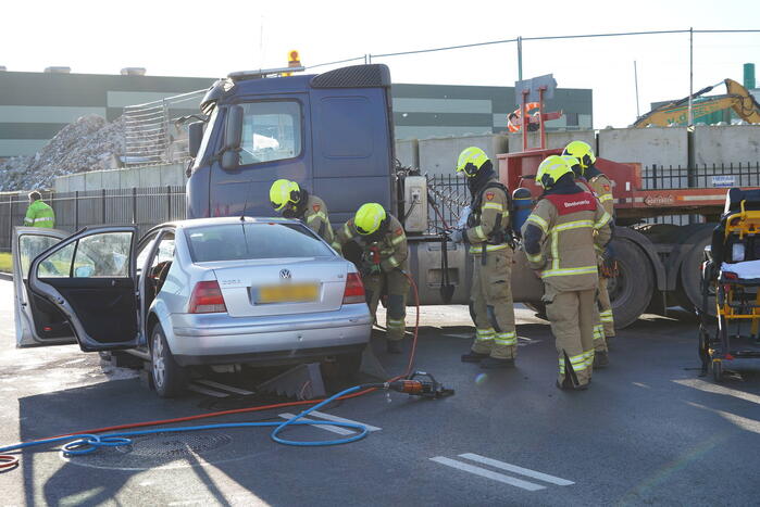 Twee gewonden bij ongeval met vrachtwagen
