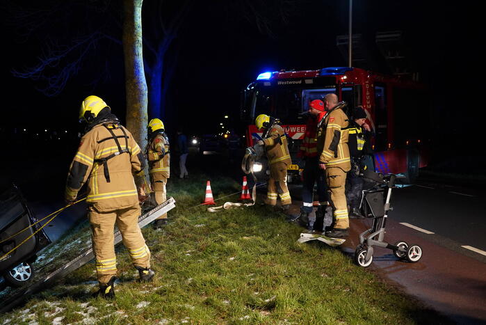 Hulpdiensten redden bestuurster uit te water geraakte auto
