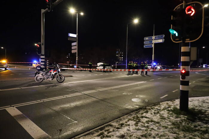 Motoragent gewond bij botsing met auto