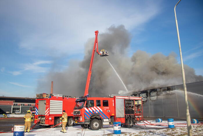 NL-alert voor grote brand in bedrijfspand