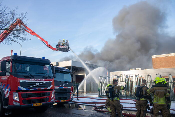NL-alert voor grote brand in bedrijfspand