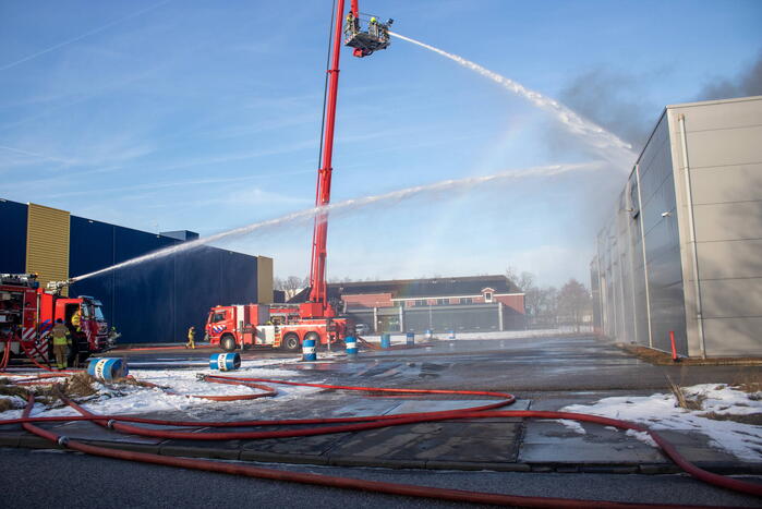 NL-alert voor grote brand in bedrijfspand