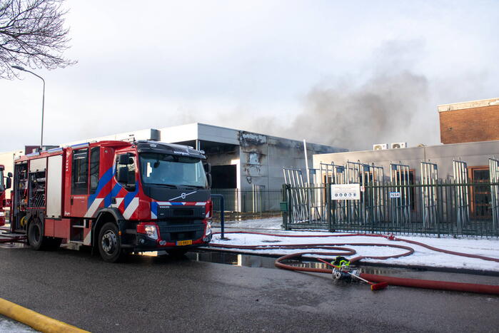 NL-alert voor grote brand in bedrijfspand