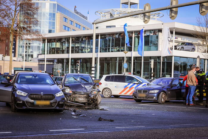 Flinke schade na botsing op kruispunt