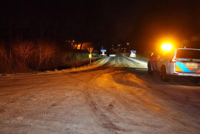 Auto belandt in sloot door gladheid