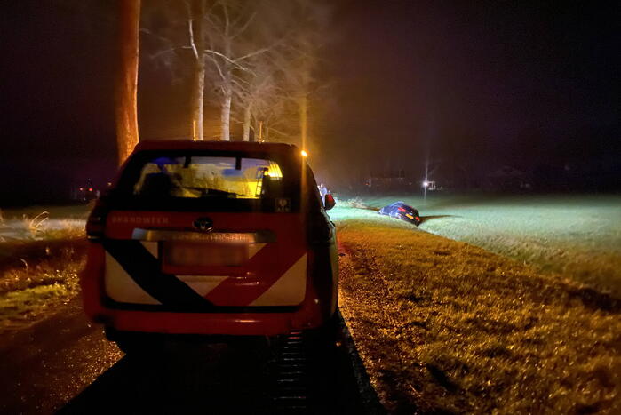 Automobilist belandt in greppel