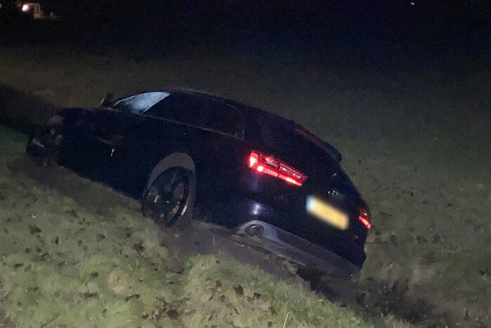 Automobilist belandt in greppel