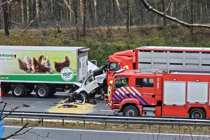 Twee vrachtwagens betrokken bij ernstig ongeval