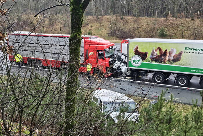 Twee vrachtwagens betrokken bij ernstig ongeval
