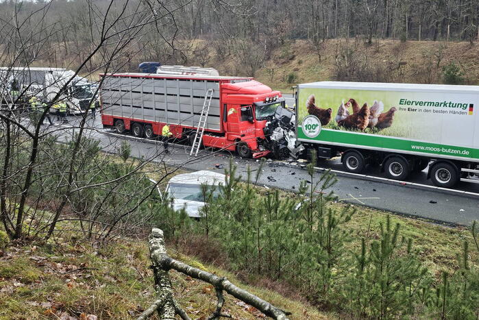 Twee vrachtwagens betrokken bij ernstig ongeval