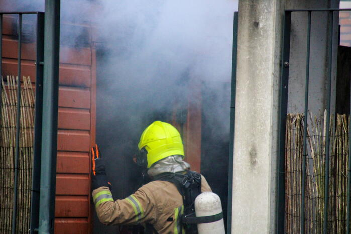 Kortsluiting veroorzaakt felle brand in schuur