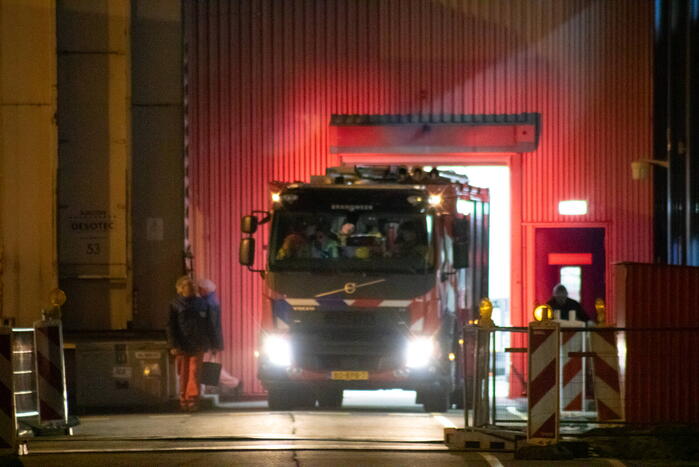 Brandweer ingezet voor stormschade bij bedrijfspand