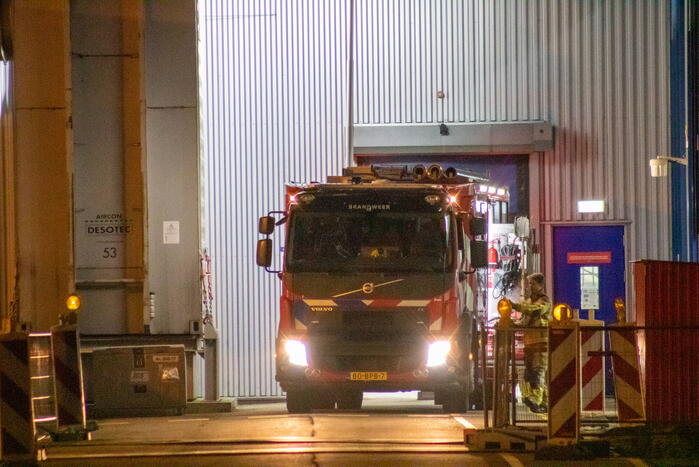 Brandweer ingezet voor stormschade bij bedrijfspand
