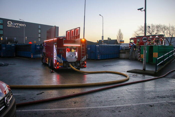 Brandweer ingezet voor brandende container in milieustraat