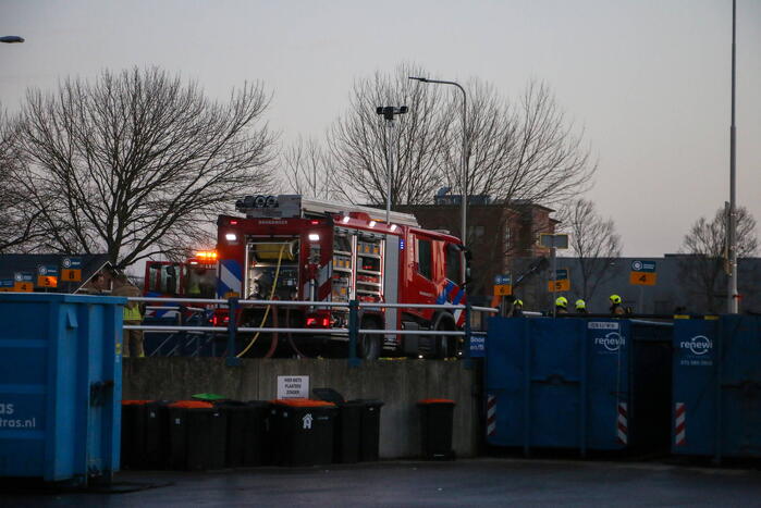 Brandweer ingezet voor brandende container in milieustraat