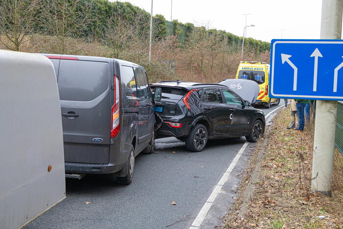 Passagier van taxi gewond bij botsing