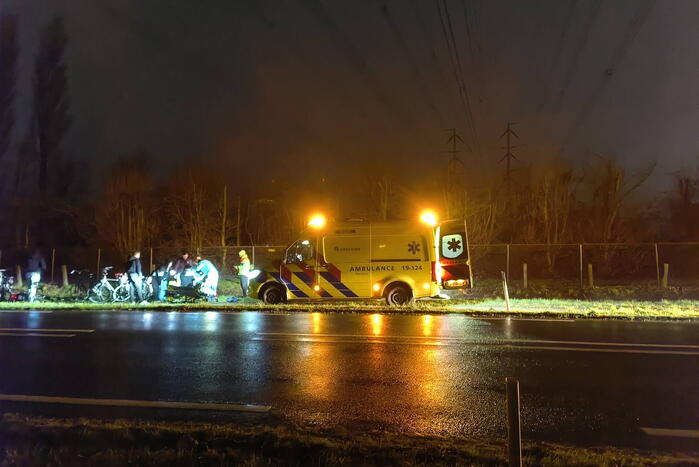 Persoon met scootmobiel in de sloot