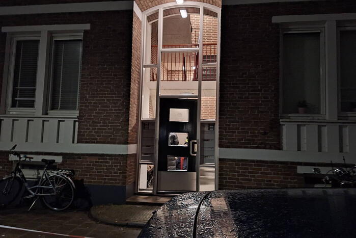 Dode en zwaargewonde aangetroffen in woning