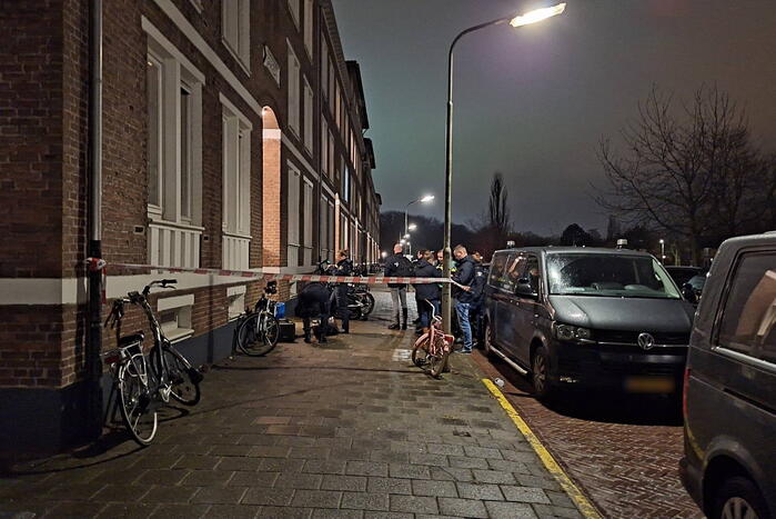 Dode en zwaargewonde aangetroffen in woning