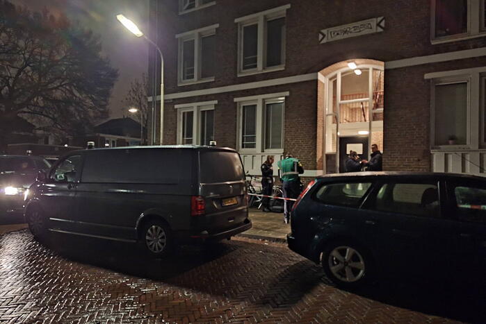 Dode en zwaargewonde aangetroffen in woning