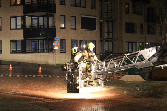 Daklijst waait los door harde wind