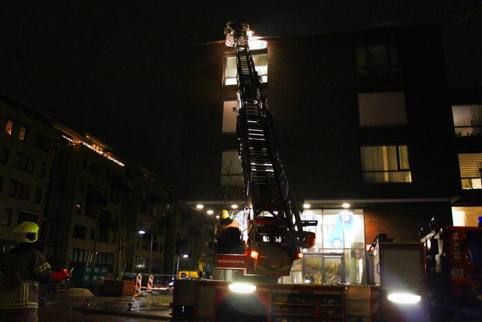 Daklijst waait los door harde wind