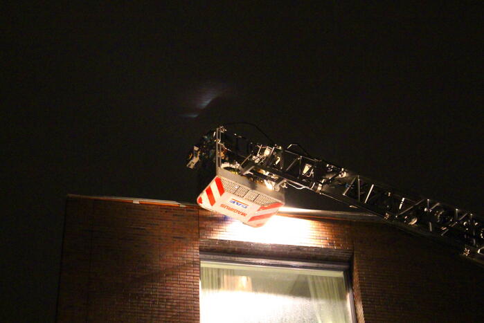 Daklijst waait los door harde wind