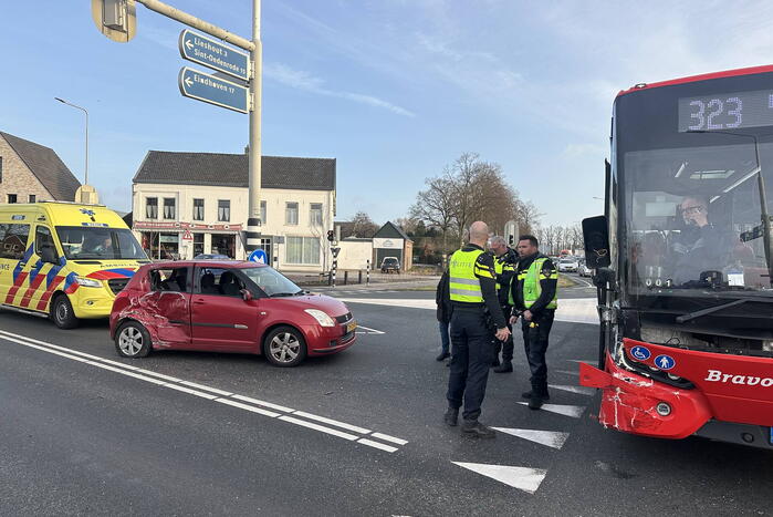 Gewonde bij ongeval tussen auto en lijnbus