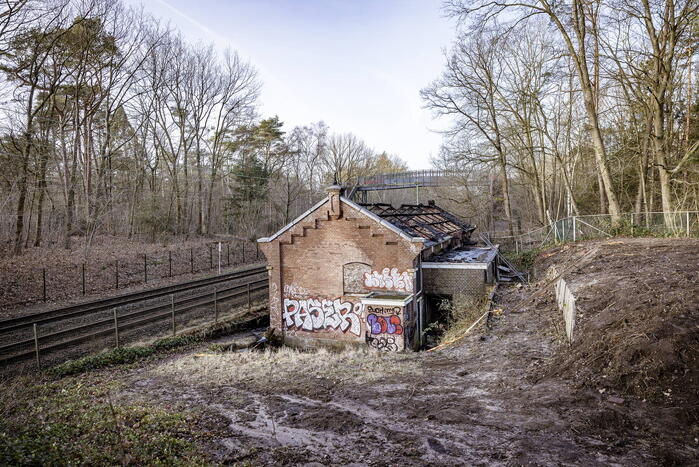 Onderzoek naar brand in monumentaal waterpompgebouw naast spoor