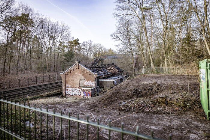 Onderzoek naar brand in monumentaal waterpompgebouw naast spoor