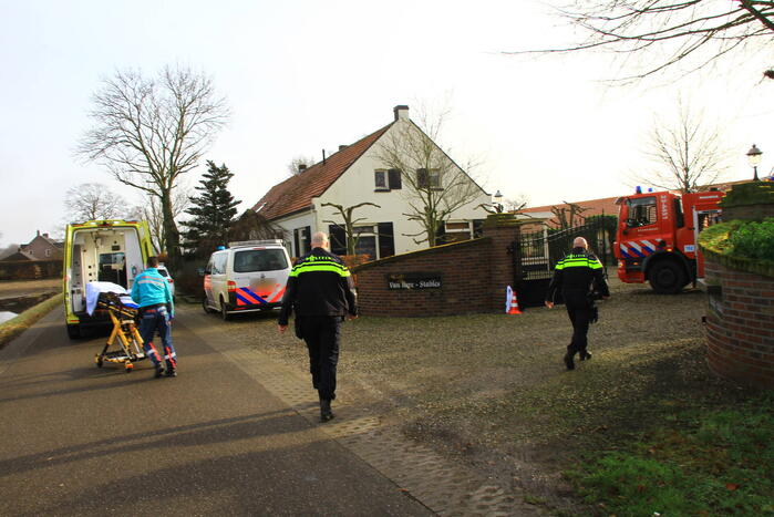 Onderzoek naar aantreffen gewonde bij manege
