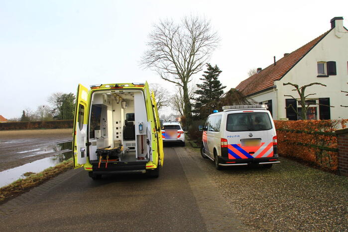 Onderzoek naar aantreffen gewonde bij manege