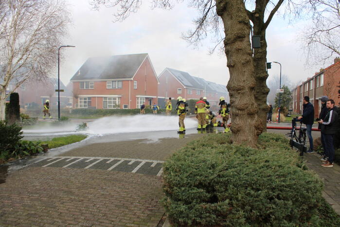 Hevige rookontwikkeling bij zeer grote brand in loods