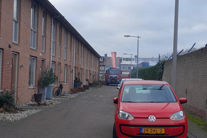 Enorme rookontwikkeling bij grote brand in industriepand
