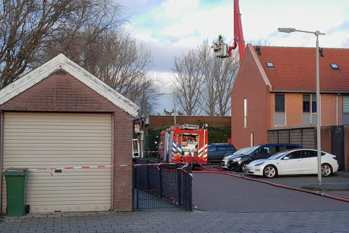 Enorme rookontwikkeling bij grote brand in industriepand
