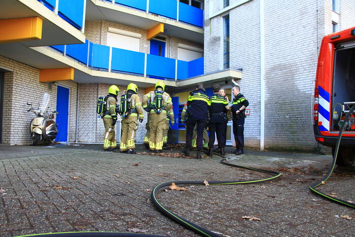 Rookontwikkeling bij brand in berging onder flat