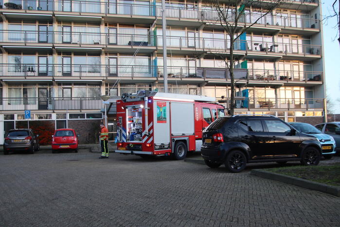Bewoner behandeld na brand in flat