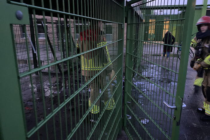 Container op schoolterrein afgebrand