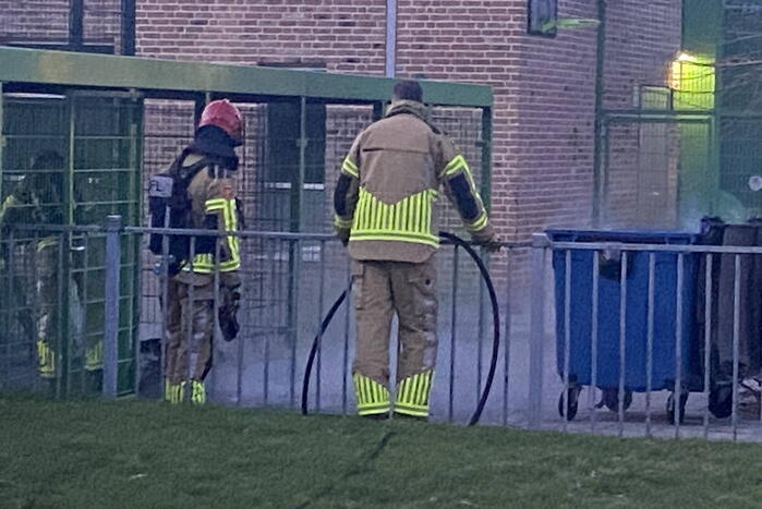 Container op schoolterrein afgebrand