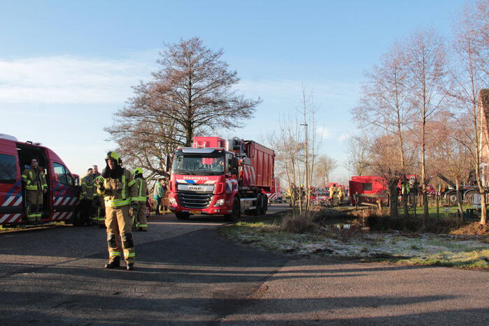 Veel rookontwikkeling bij brand in dak van oude boerderij
