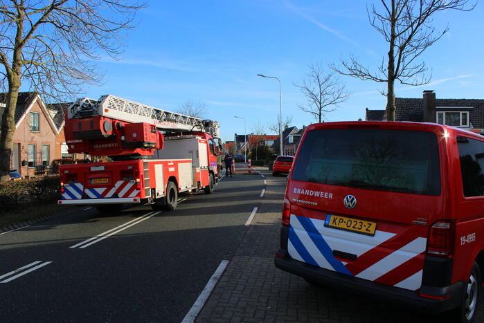 Schade door felle brand tegen schuur van woning